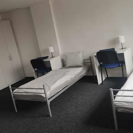 Parkcentrum Lowcost Near Center Of ホテル *